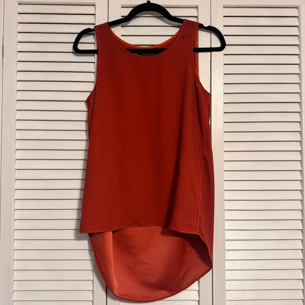 Stellan & Wylde High-Low Sleeveless Blouse in Rust Orange – Size S